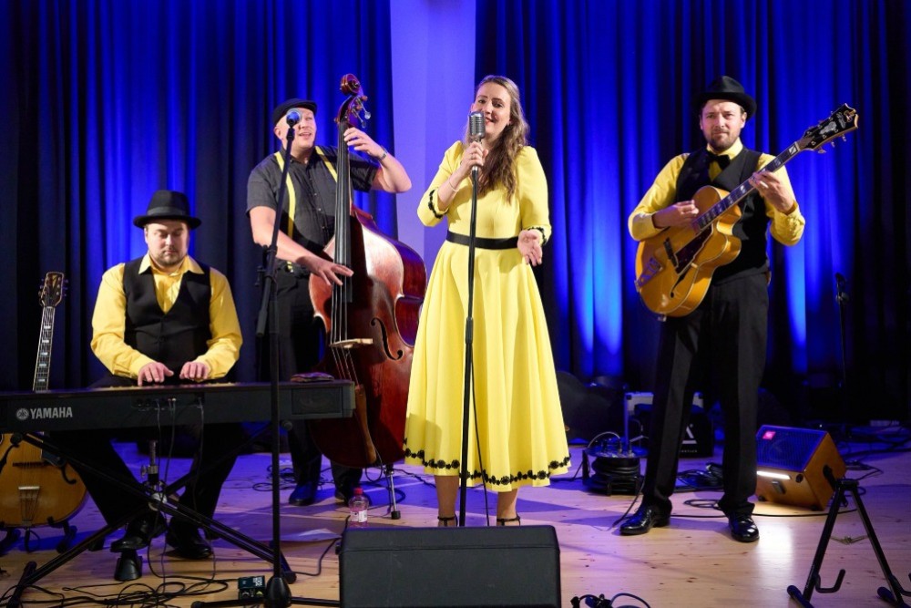 Tango Jazz Band/Bee Band