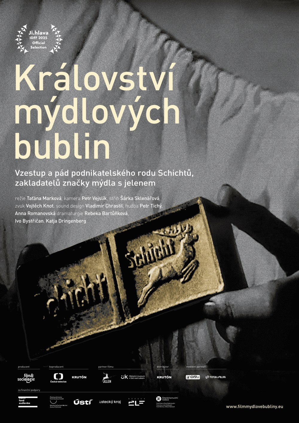 Plakát – Promítání filmu Království mýdlových bublin / Vzestup a pád podnikatelského rodu Schichtů, zakladatelů značky Mýdla s jelenem